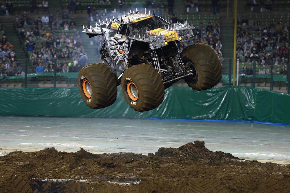 約24,000人が熱狂した大迫力のパフォーマンス 「MONSTER JAM® 2019 IN